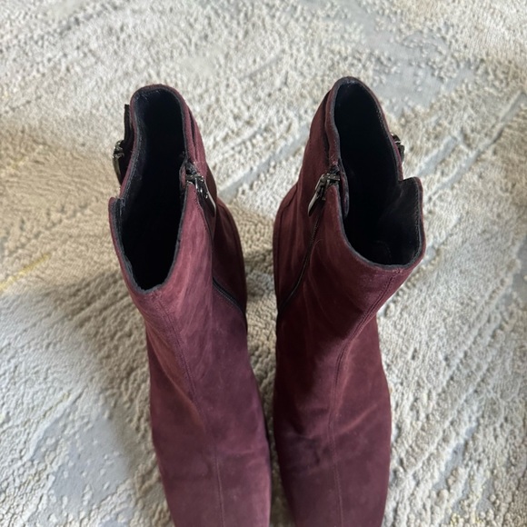 Aquatalia Suede leather Ankle Boots booties  Burgundy red Square Toe heels 9.5 - Picture 9 of 16